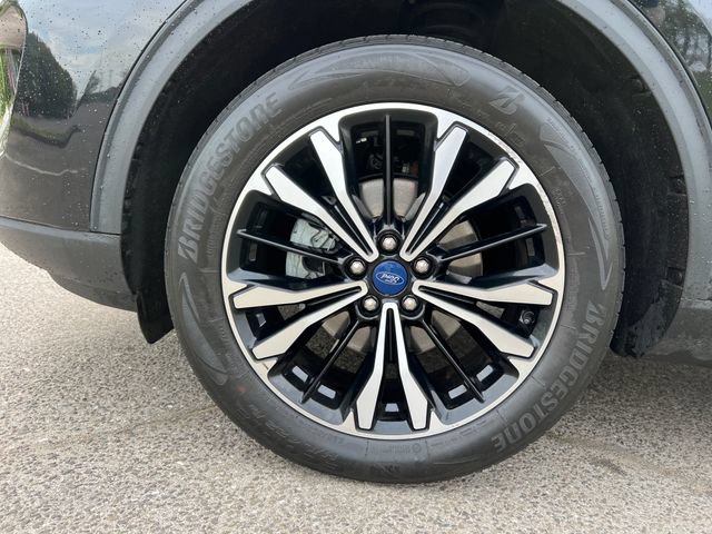 Certified 2022 Ford Escape SEL w/ SEL Stealth AWD Package image 16