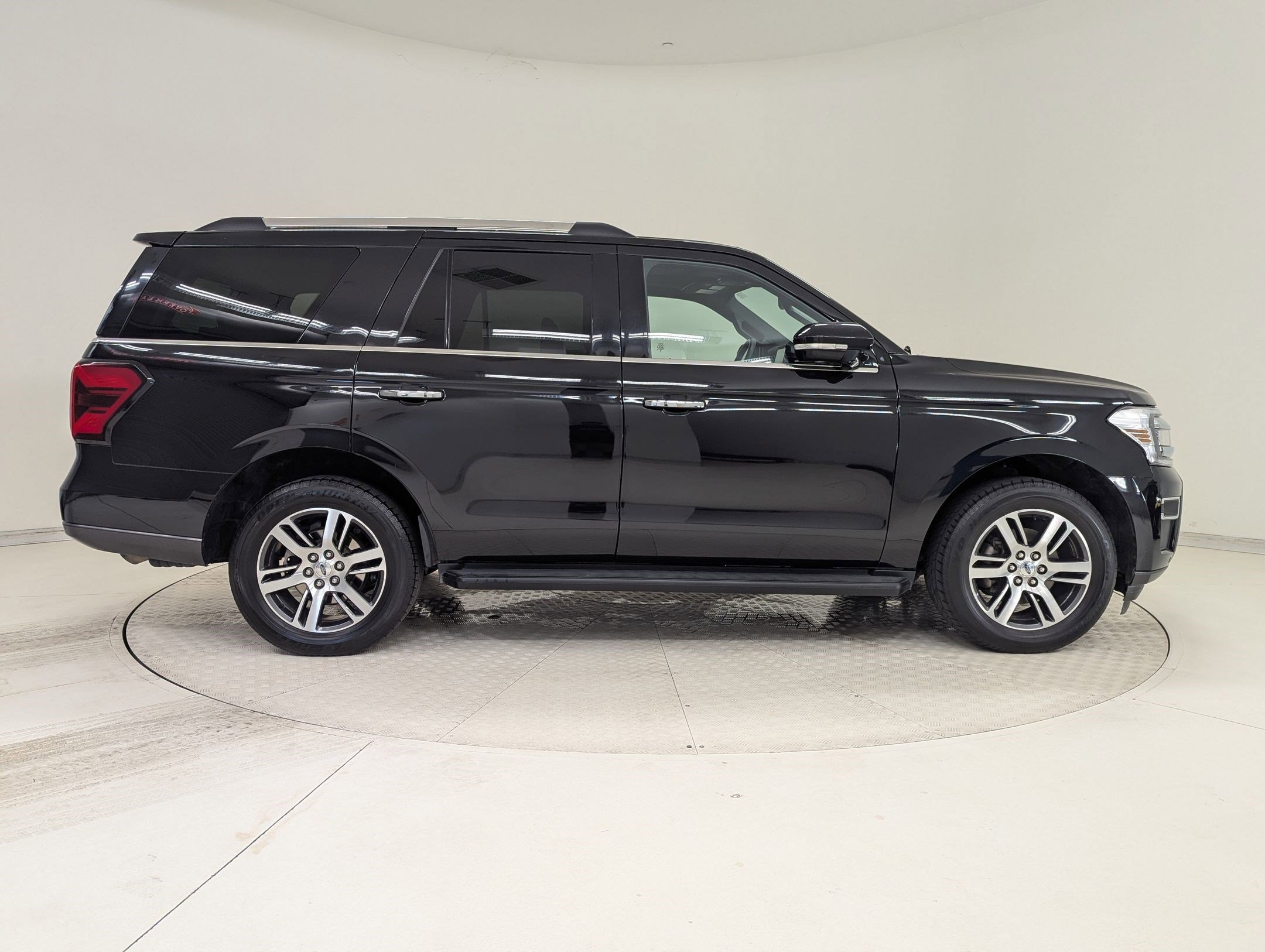 Certified 2024 Ford Expedition Limited image 7