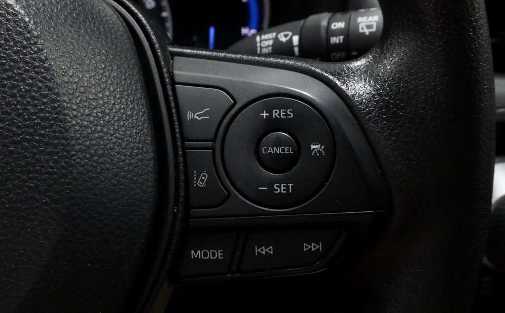 Used 2024 Toyota RAV4 XLE AWD/4WD image 29