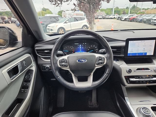 Certified 2022 Ford Explorer XLT w/ Equipment Group 202A AWD/4WD image 9