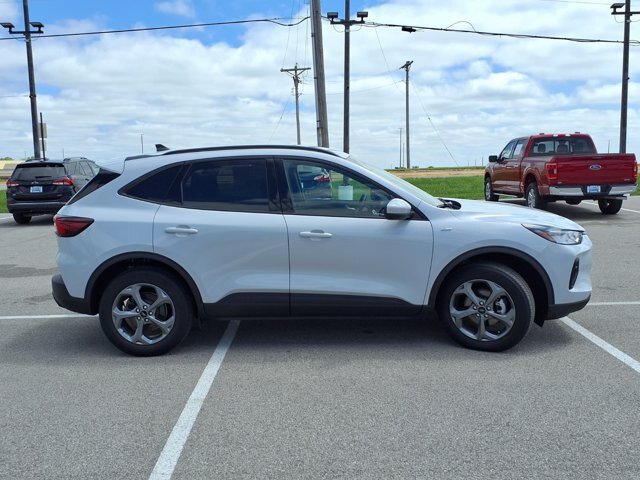Certified 2025 Ford Escape ST-Line Select w/ Tech Pack #1 AWD/4WD image 6