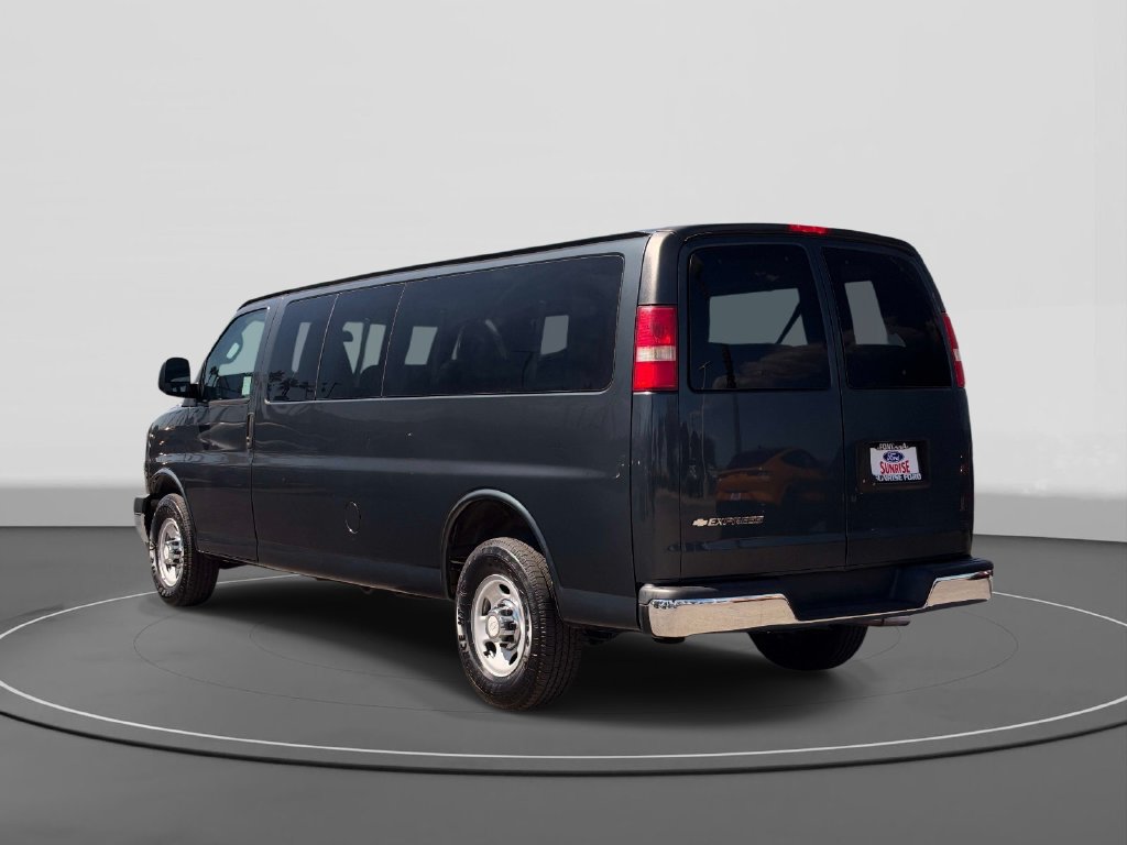 Used 2017 Chevrolet Express 3500 LT w/ LT Preferred Equipment Group RWD image 7