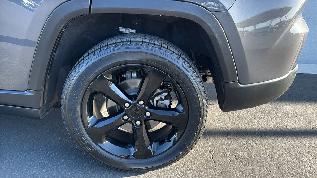 Used 2023 Jeep Grand Cherokee Altitude AWD/4WD image 9