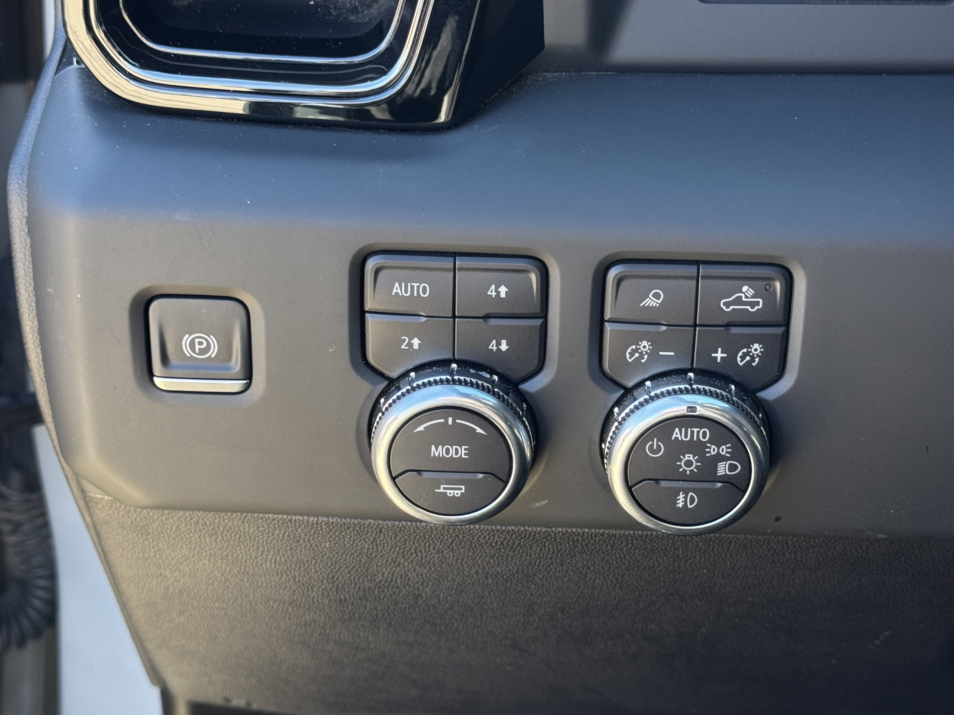 Used 2024 GMC Sierra 2500 AT4 w/ AT4 Preferred Package image 23