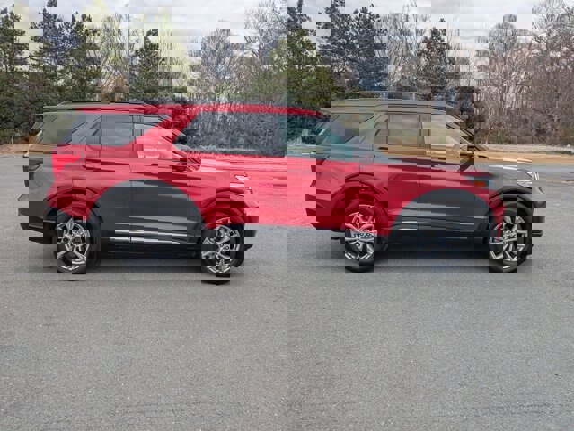 Certified 2022 Ford Explorer XLT w/ Equipment Group 202A image 6