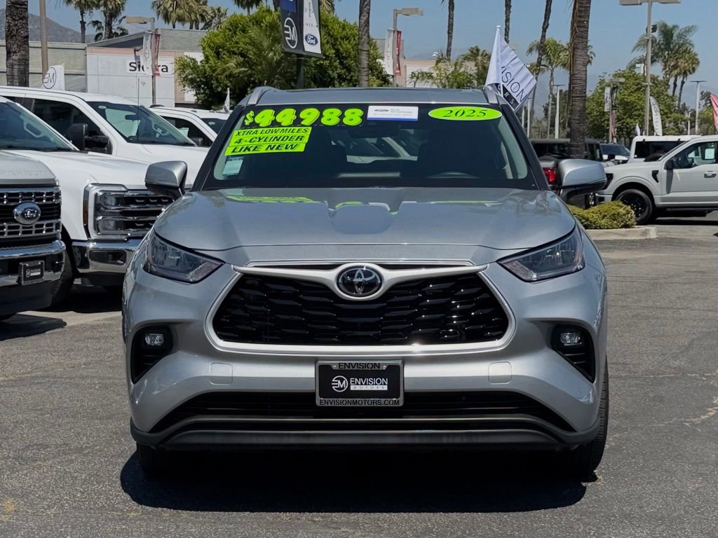 Used 2025 Toyota Highlander XLE FWD image 3