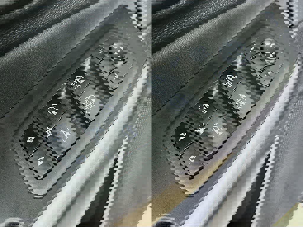 Used 2022 Jeep Cherokee Limited image 29