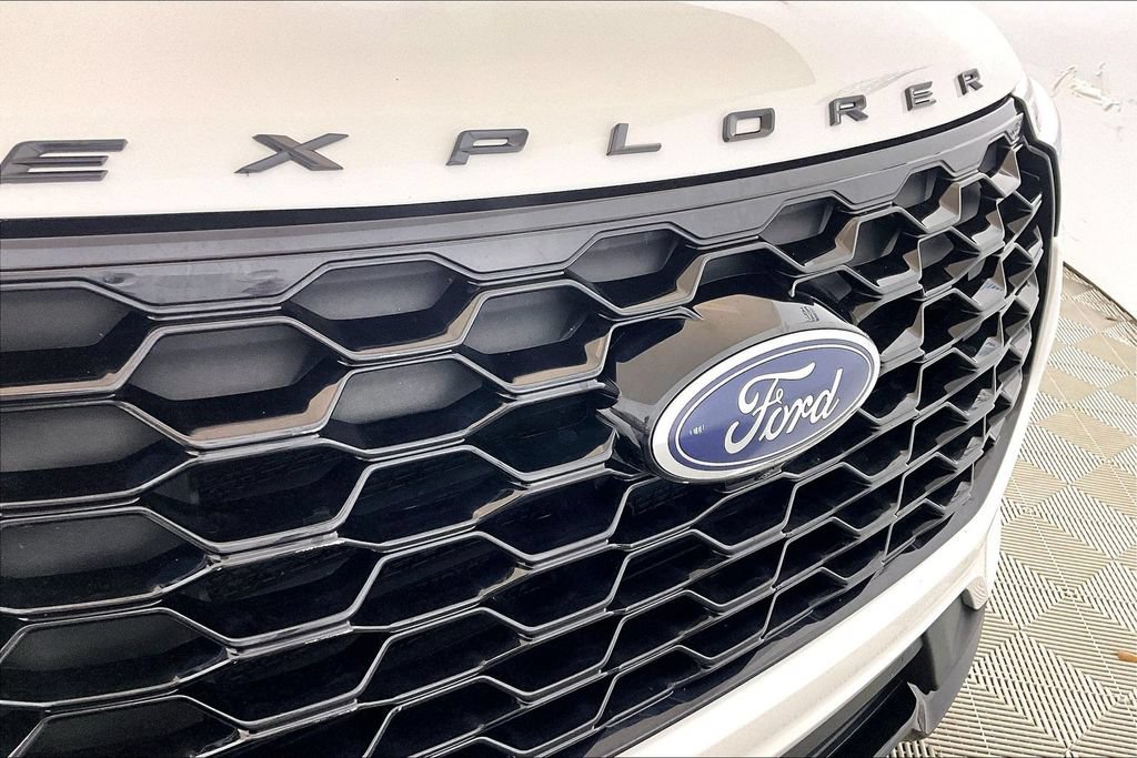 Certified 2025 Ford Explorer ST-Line AWD/4WD image 24
