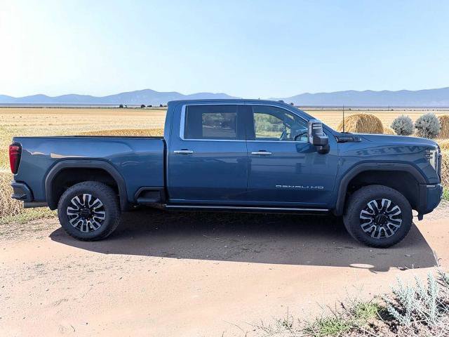 Used 2024 GMC Sierra 3500 Denali Ultimate AWD/4WD image 7