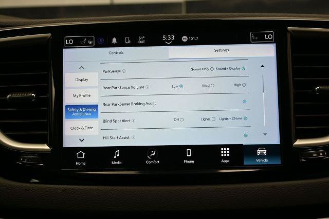 Used 2024 Chrysler Pacifica Touring-L FWD image 39