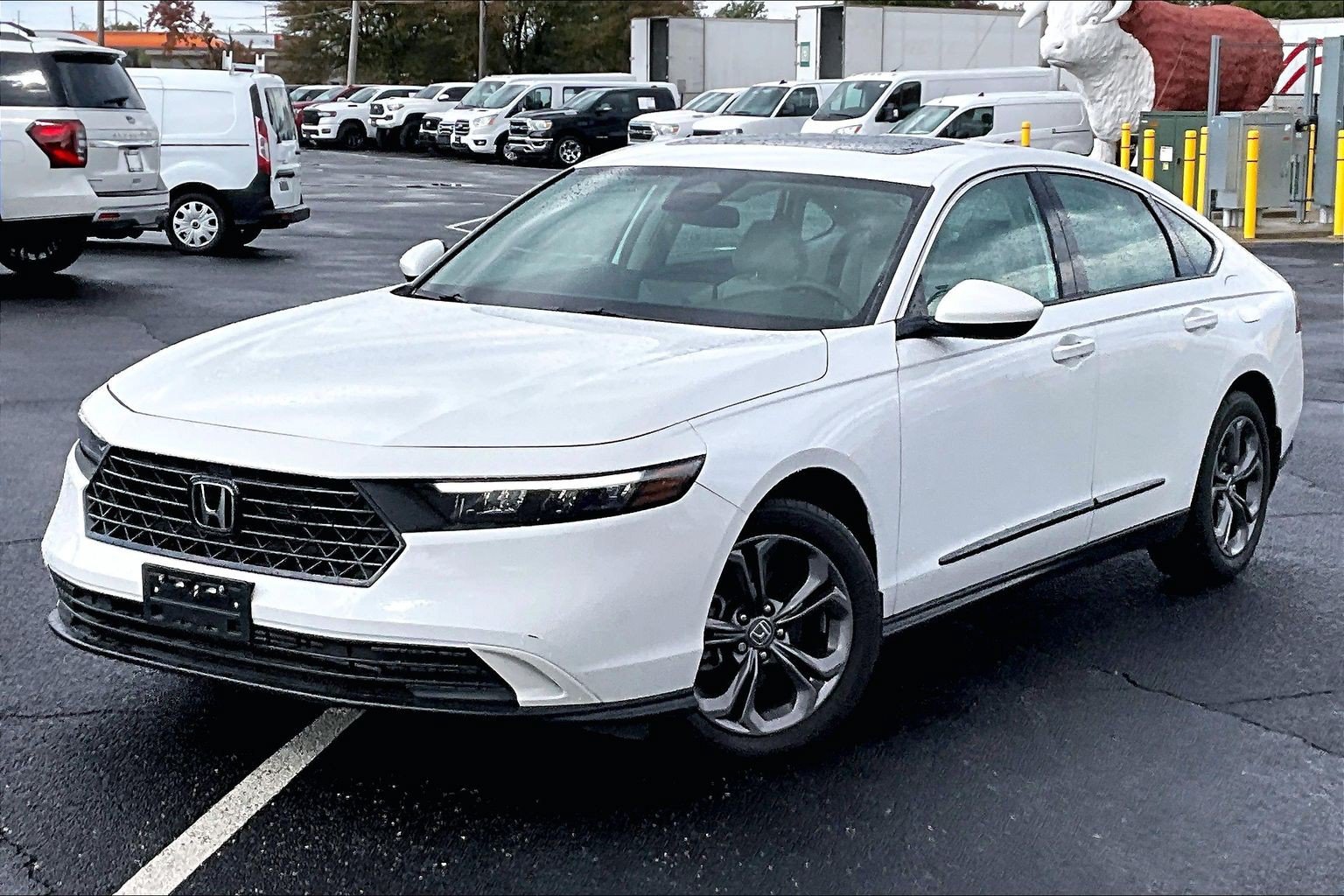 Used 2023 Honda Accord EX image 7