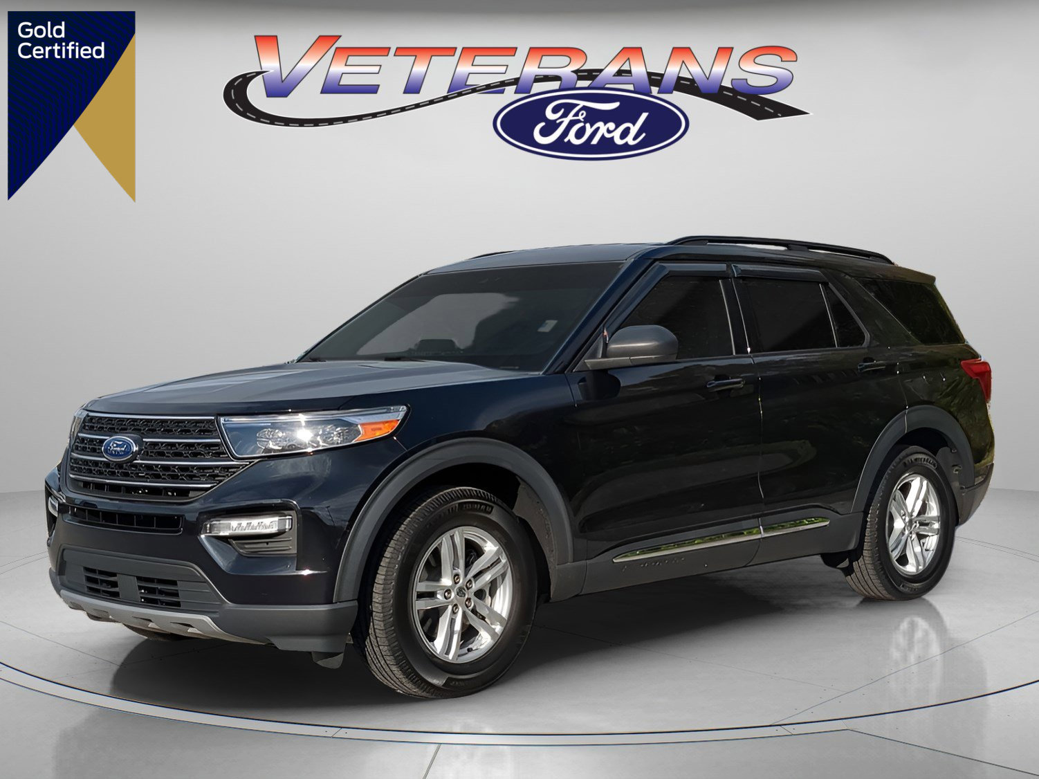 Certified 2022 Ford Explorer XLT w/ Equipment Group 202A image 1