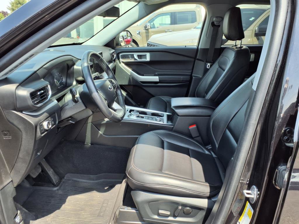 Certified 2022 Ford Explorer XLT w/ Equipment Group 202A image 14