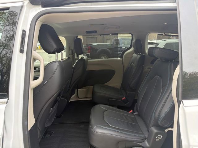 Used 2021 Chrysler Pacifica Touring-L AWD/4WD image 10