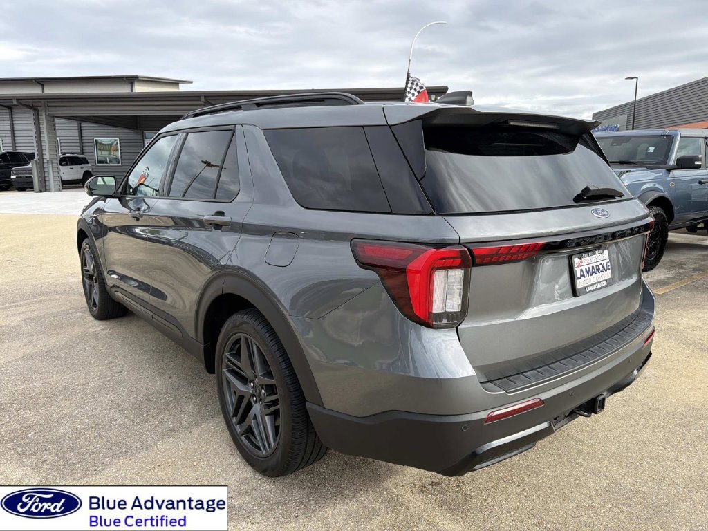 Certified 2025 Ford Explorer ST-Line w/ Premium Package RWD image 8