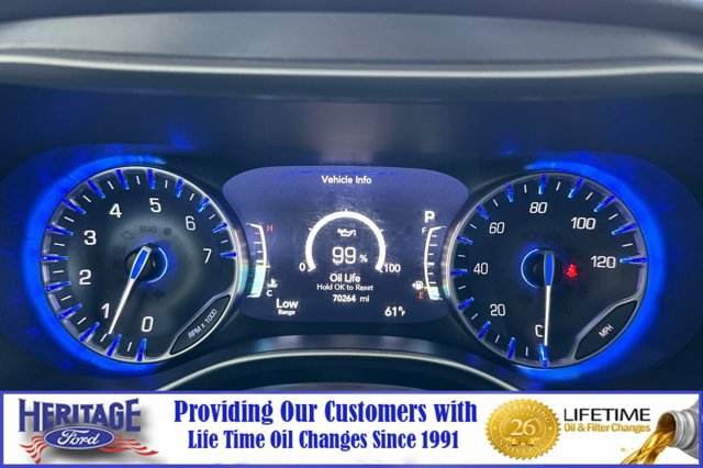 Used 2023 Chrysler Pacifica Touring-L image 25