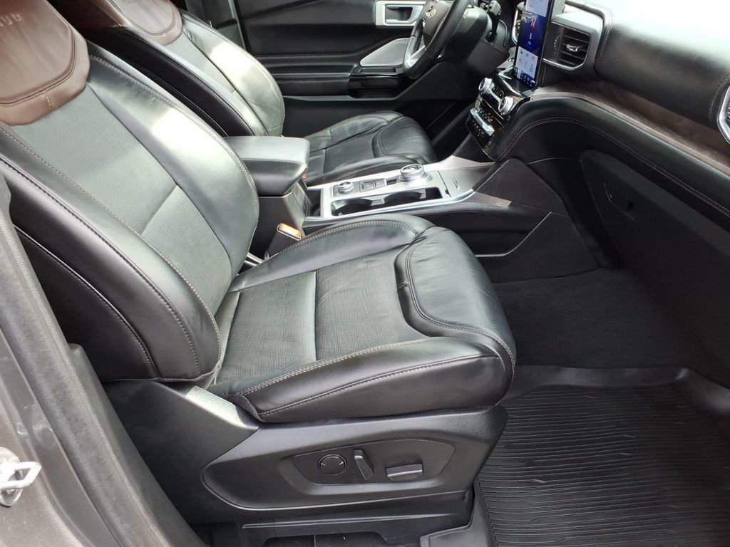 Certified 2023 Ford Explorer Platinum w/ Technology Package AWD/4WD image 9