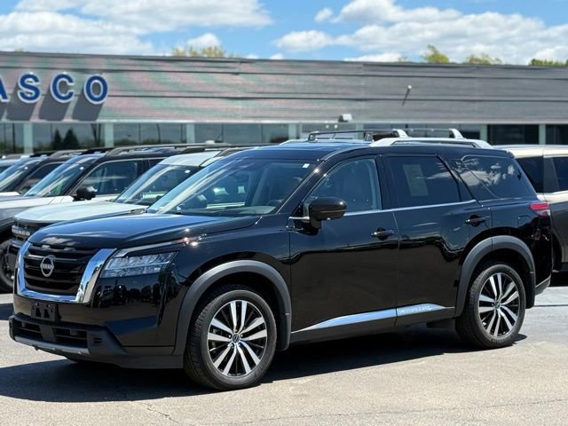 Used 2023 Nissan Pathfinder Platinum w/ Cargo Package AWD/4WD image 34