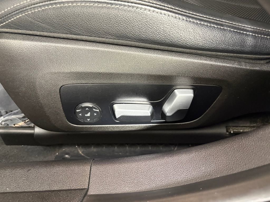 Used 2023 BMW 330i xDrive Sedan w/ Premium Package image 15