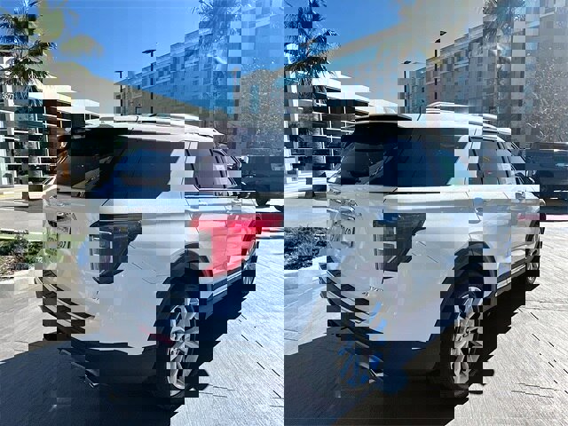 Certified 2022 Ford Explorer Platinum w/ Technology Package image 5