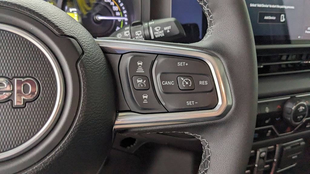 Used 2025 Jeep Wrangler Unlimited Sahara AWD/4WD image 31