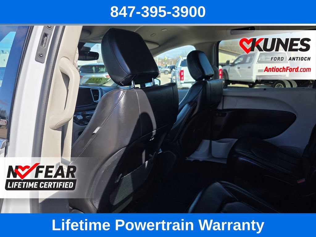 Used 2024 Chrysler Pacifica Touring-L image 19