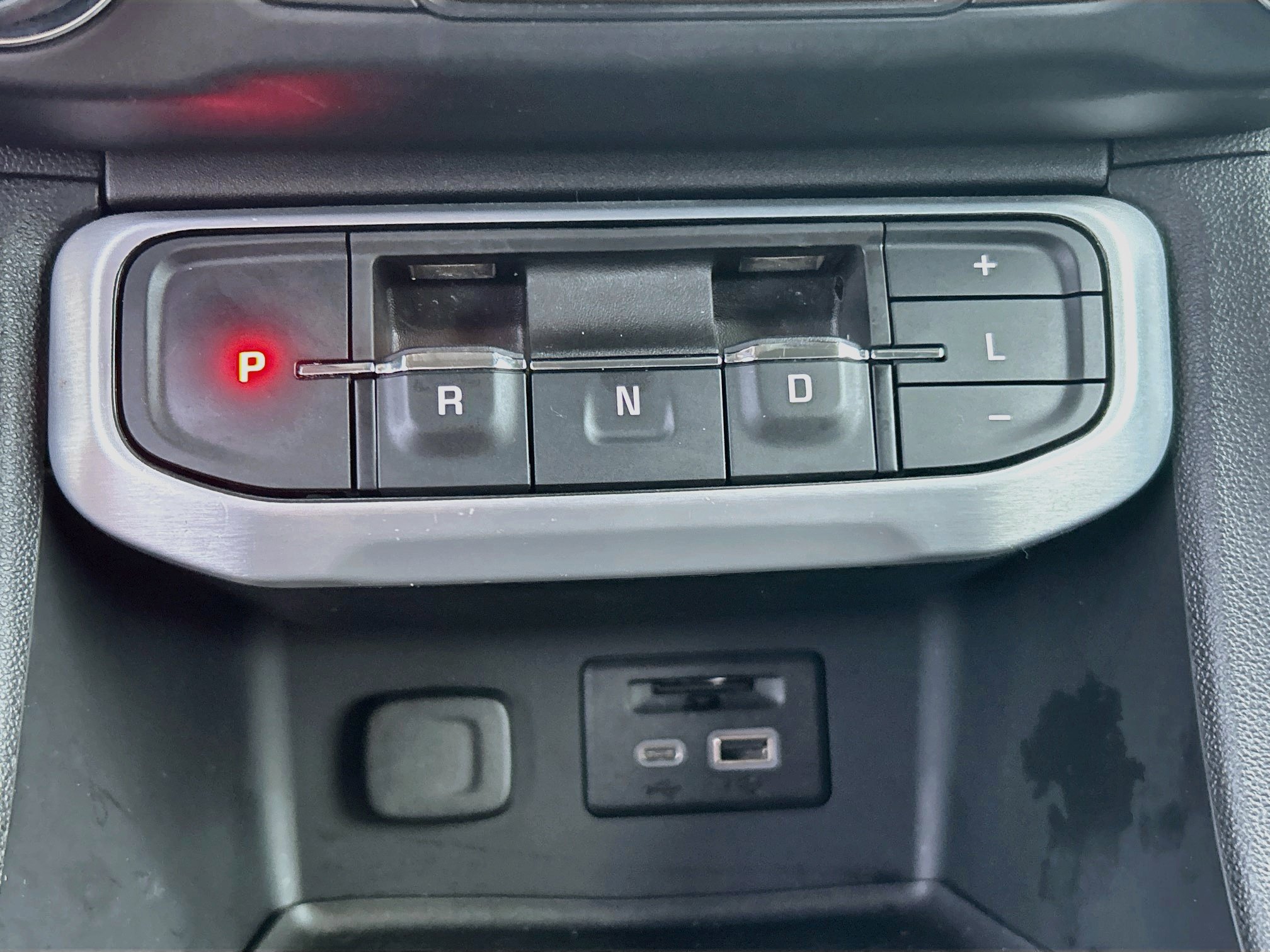 Used 2021 GMC Acadia SLT w/ Elevation Edition FWD image 16