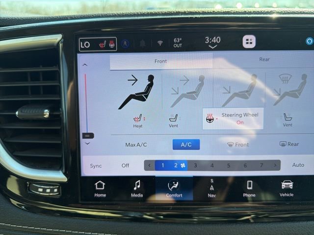 Used 2023 Chrysler Pacifica Limited image 32