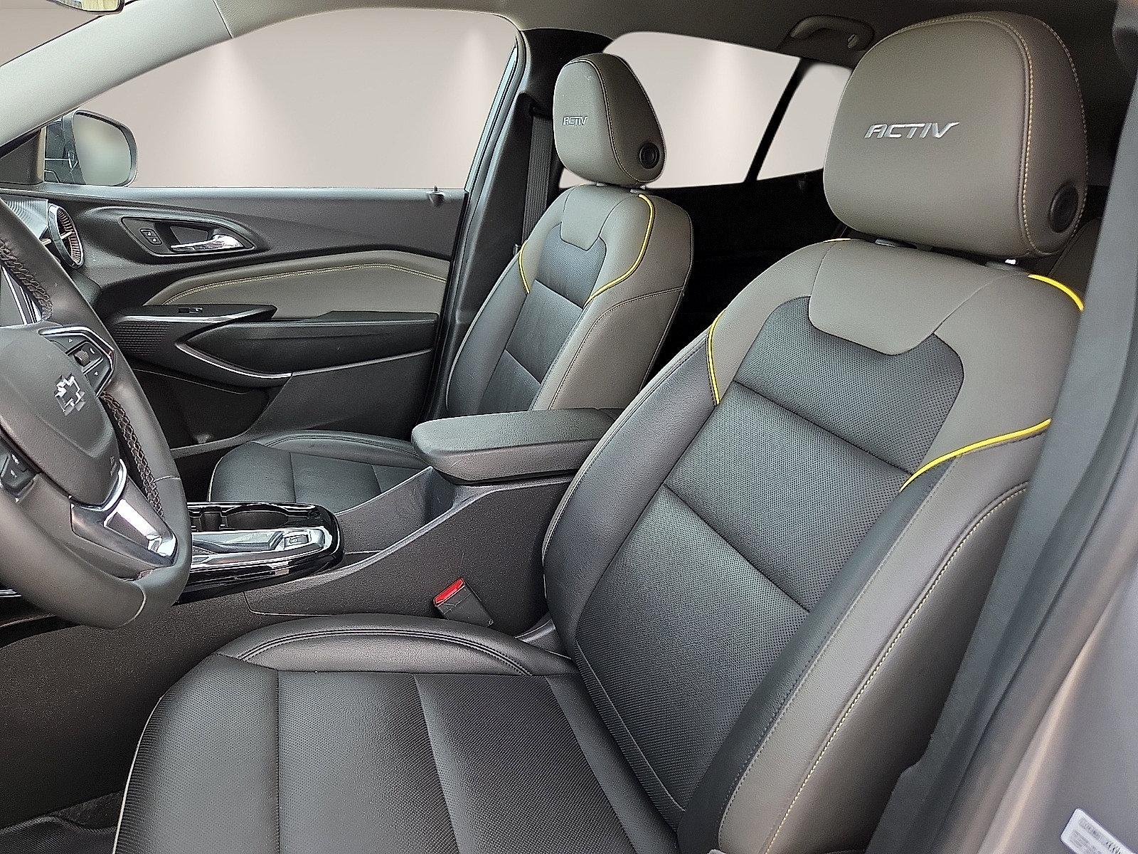 Used 2025 Chevrolet Trax ACTIV FWD image 15
