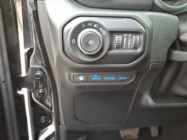 Used 2021 Jeep Wrangler Unlimited Sahara image 20