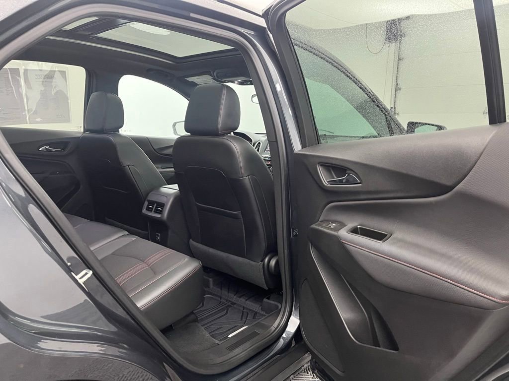 Used 2023 Chevrolet Equinox RS image 29