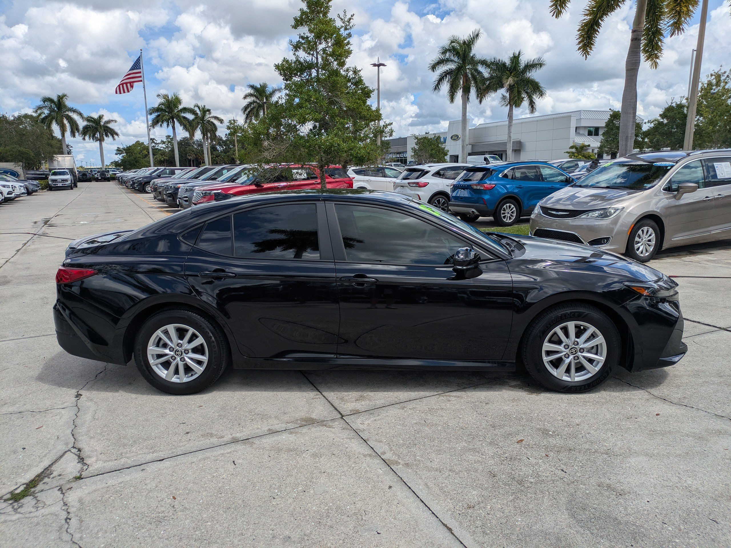 Used 2025 Toyota Camry LE w/ Convenience Package FWD image 3