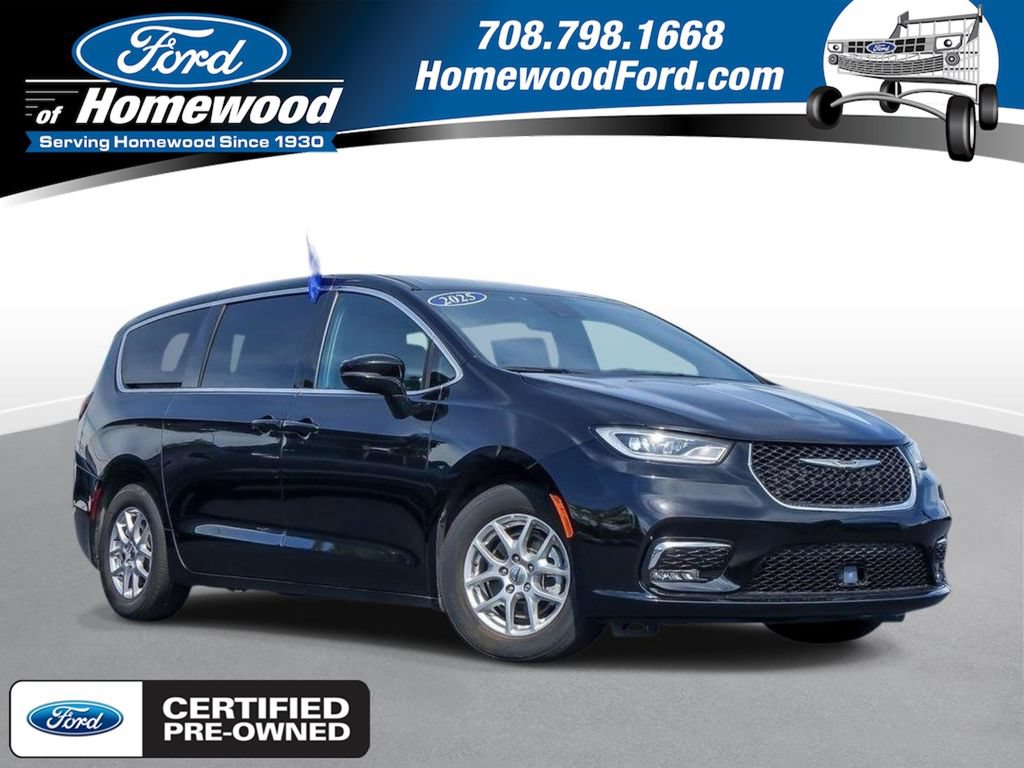 Used 2025 Chrysler Pacifica Select