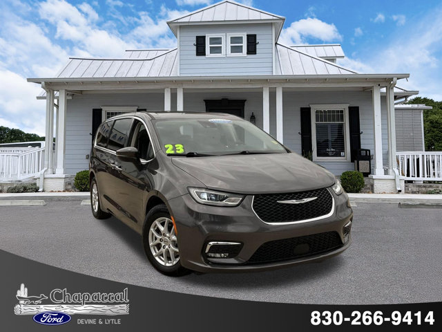 Used 2023 Chrysler Pacifica Touring-L FWD image 1