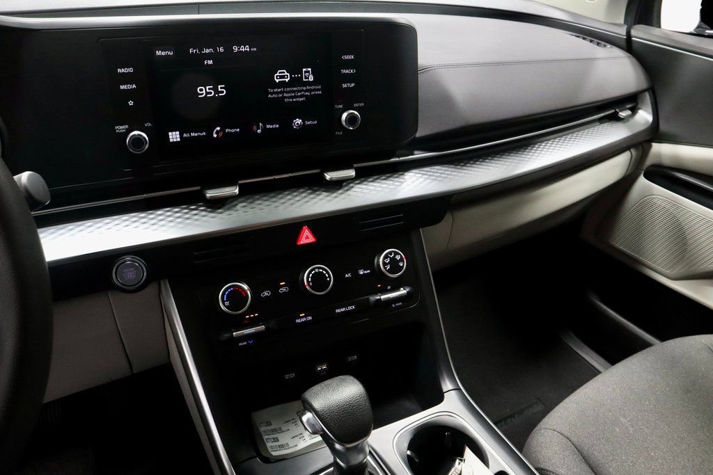 Used 2024 Kia Carnival LX image 29