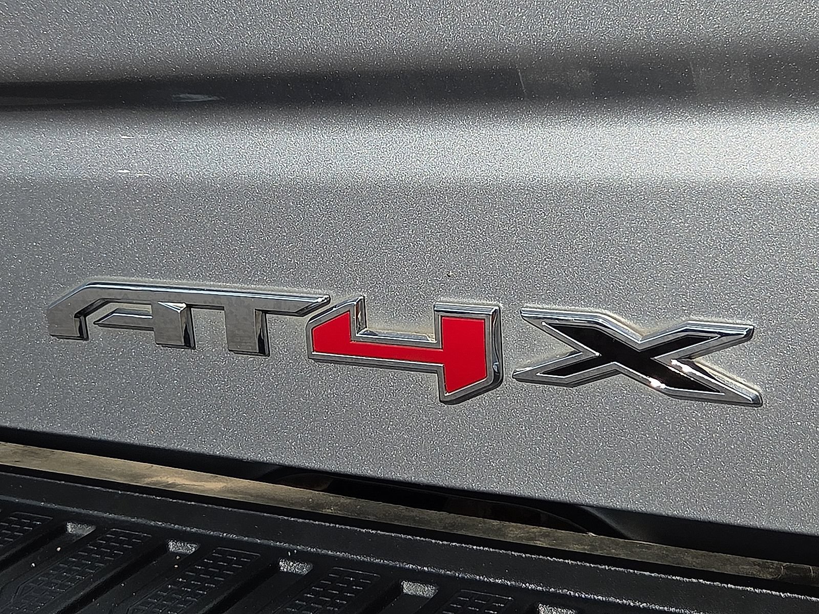 Used 2023 GMC Sierra 1500 AT4X AWD/4WD image 9