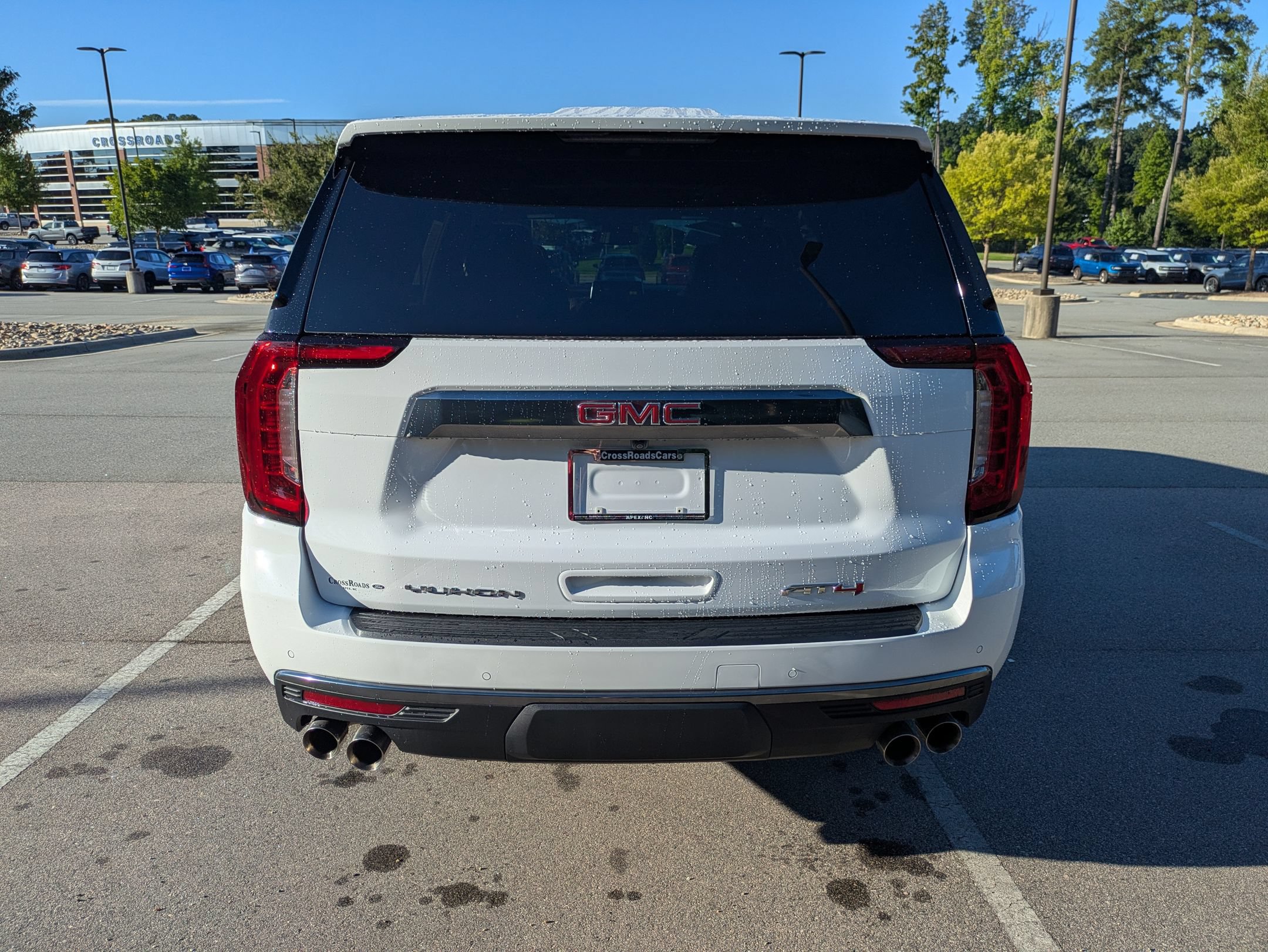 Used 2024 GMC Yukon AT4 w/ Technology Package AWD/4WD image 5