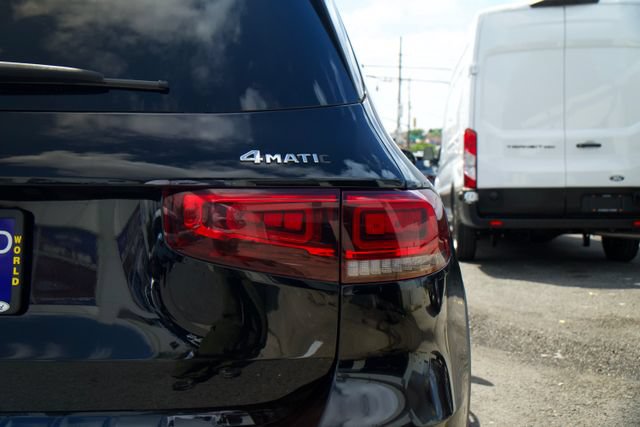 Used 2021 Mercedes-Benz GLB 250 4MATIC w/ Premium Package image 12