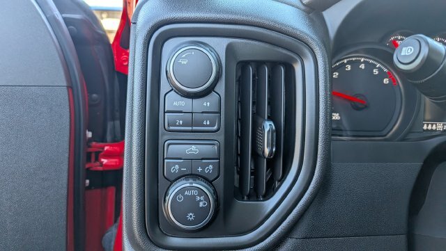 Used 2025 Chevrolet Silverado 1500 Custom Trail Boss w/ Dark Appearance Package AWD/4WD image 22