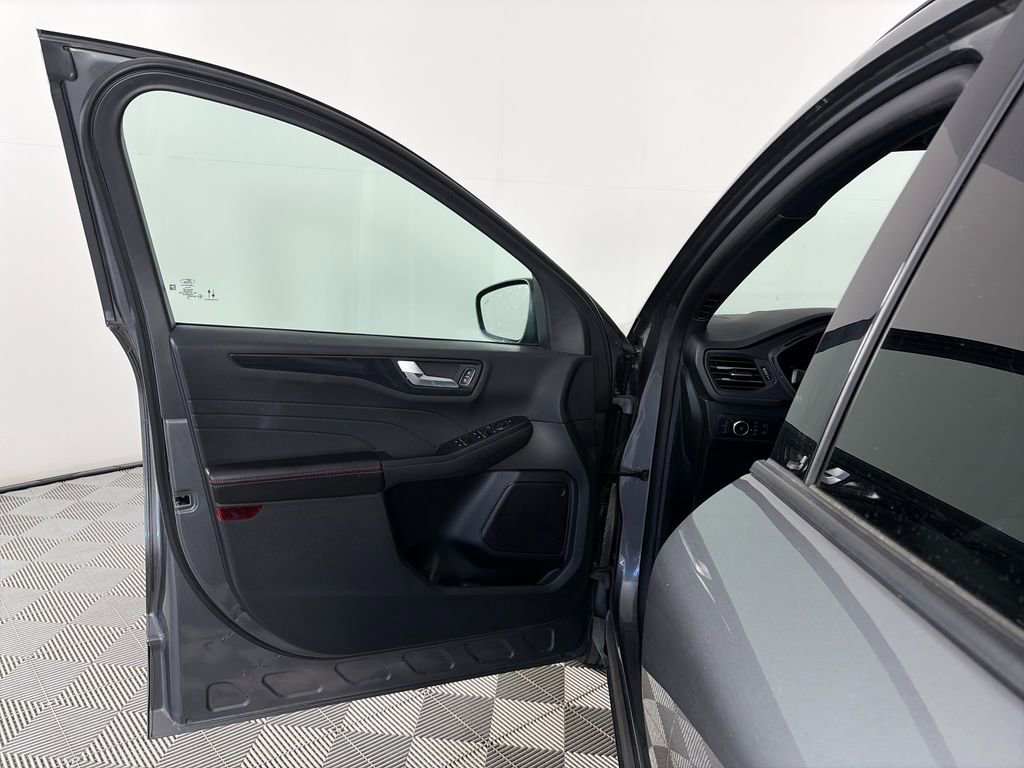 Certified 2025 Ford Escape ST-Line Select AWD/4WD image 10