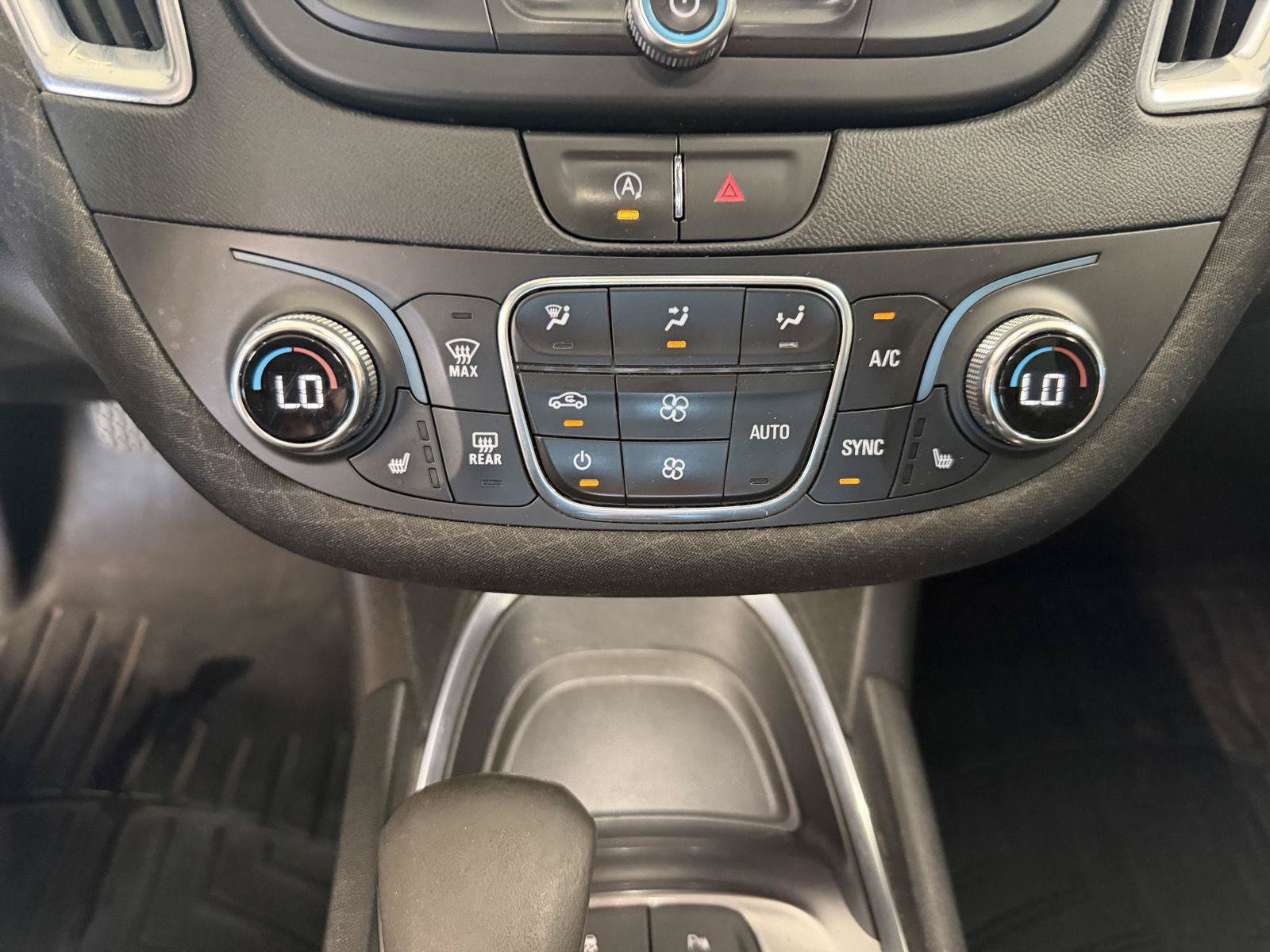 Used 2021 Chevrolet Malibu LT FWD image 16