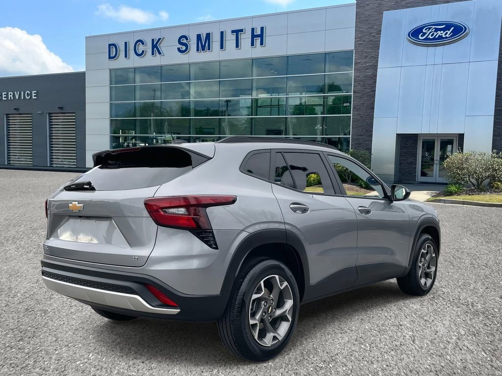 Used 2025 Chevrolet Trax LT image 4