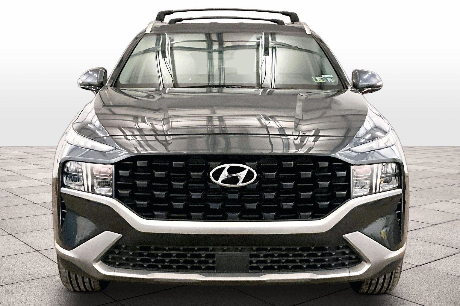Used 2023 Hyundai Santa Fe SEL image 3