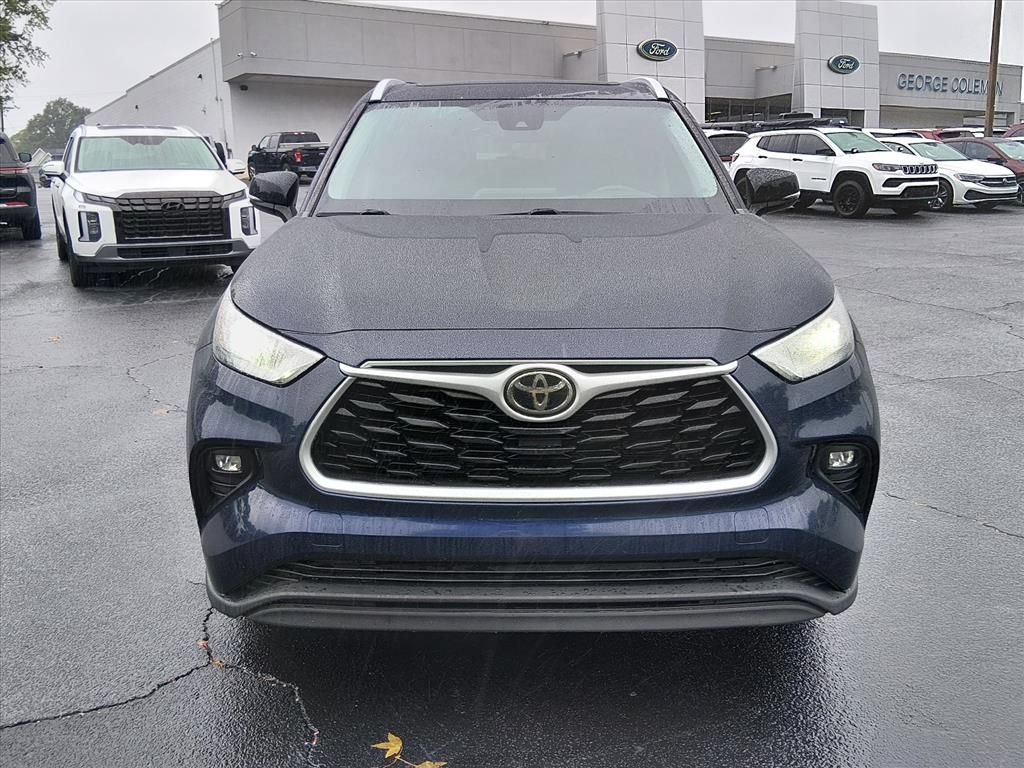 Used 2023 Toyota Highlander XLE FWD image 9