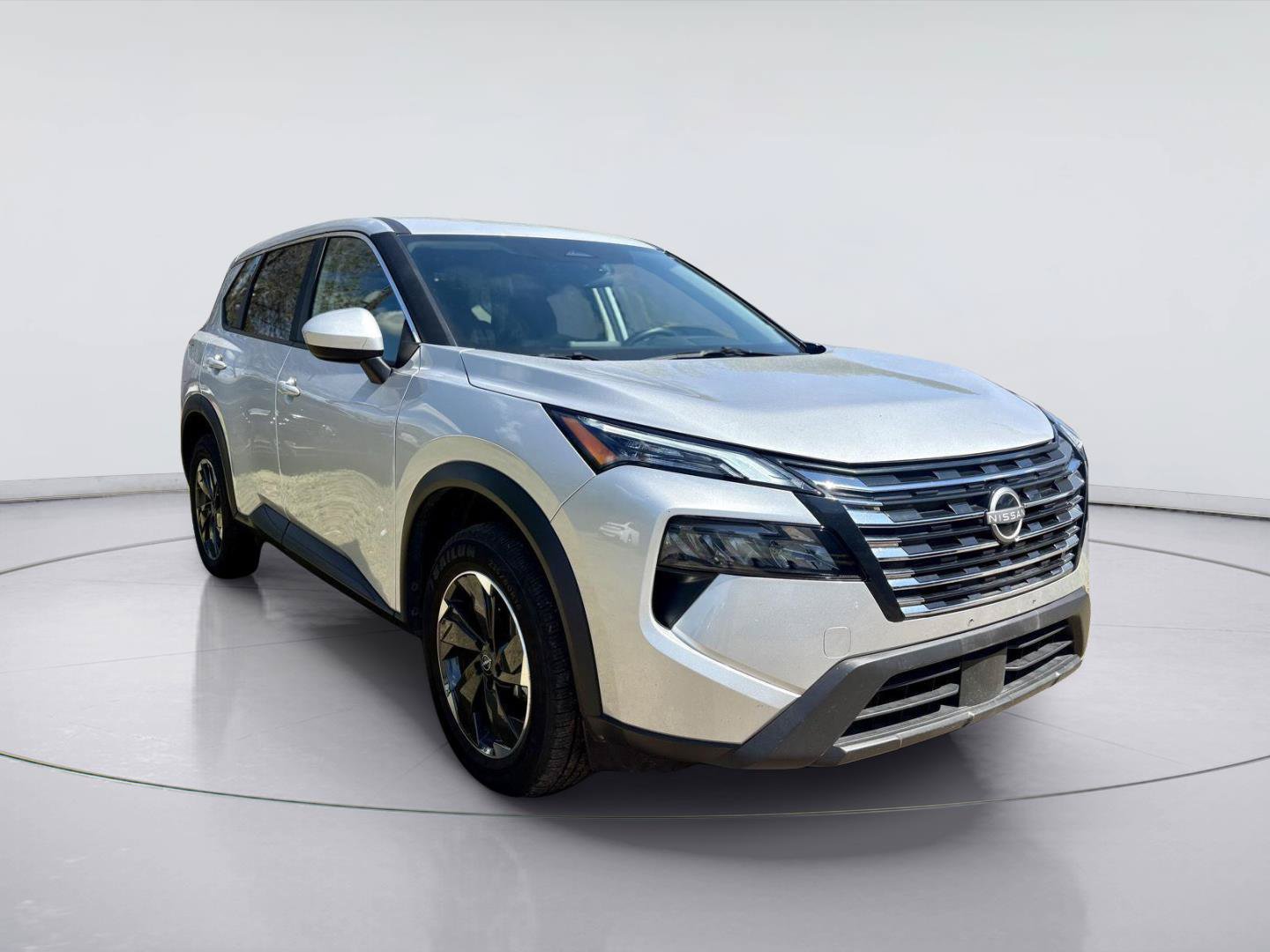 Used 2025 Nissan Rogue SV AWD/4WD image 1