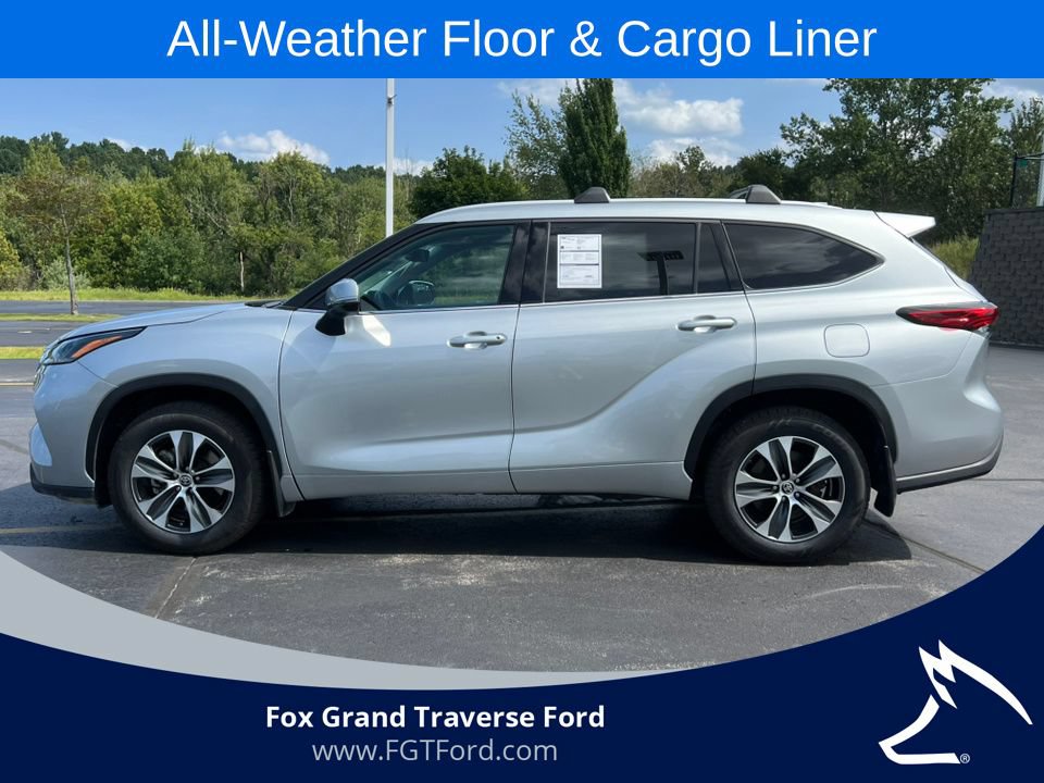 Used 2022 Toyota Highlander XLE AWD/4WD image 43
