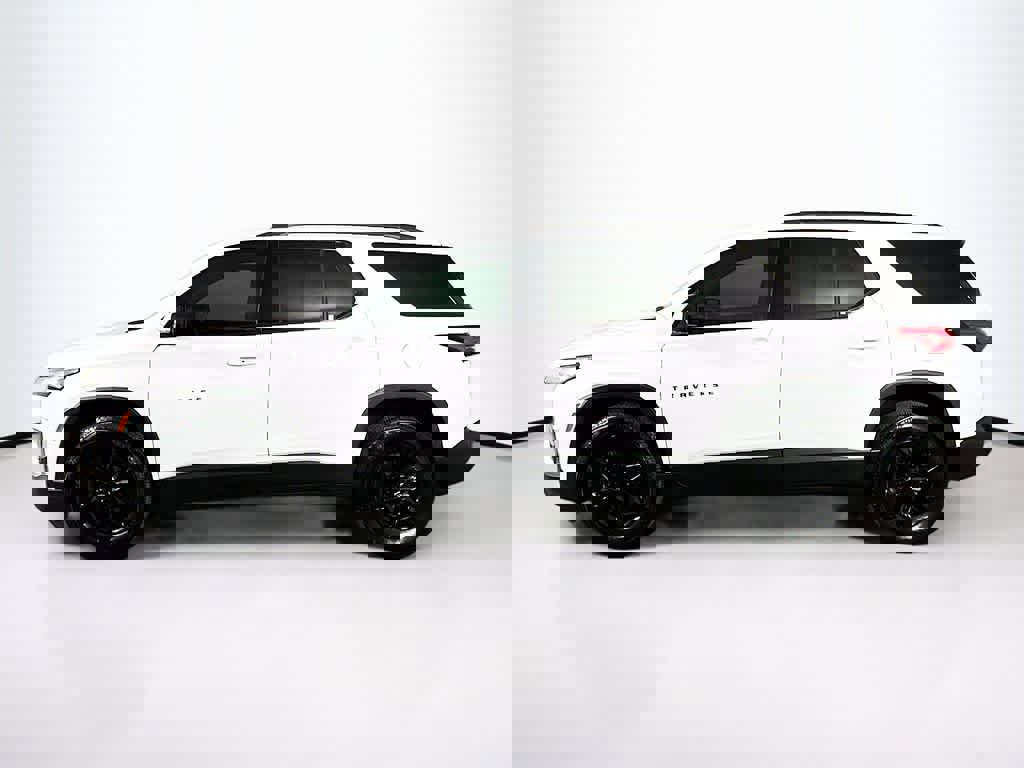 Used 2023 Chevrolet Traverse LT w/ Midnight/Sport Edition image 3