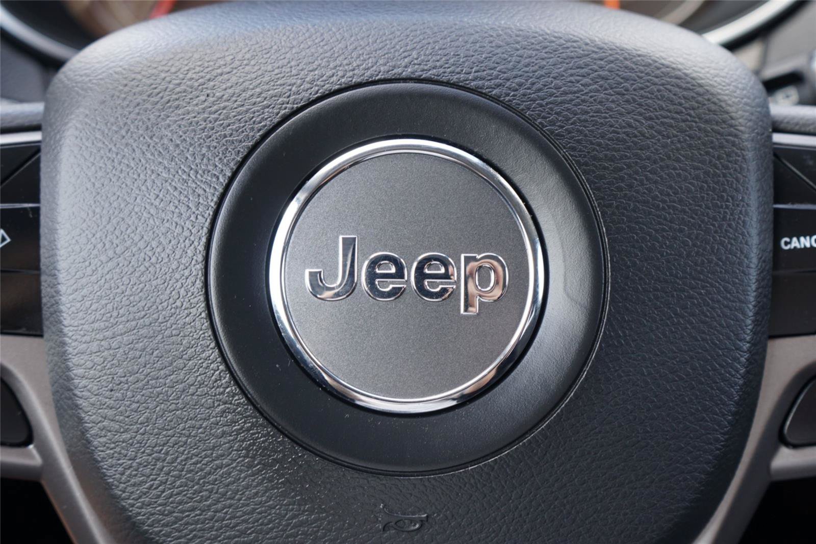 Used 2020 Jeep Cherokee Latitude FWD image 13