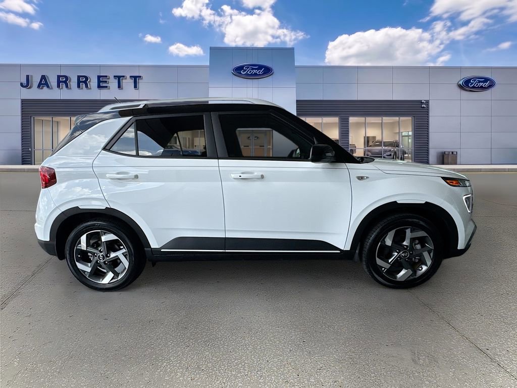 Used 2024 Hyundai Venue Limited FWD image 8