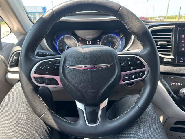 Used 2022 Chrysler Pacifica Touring-L FWD image 35